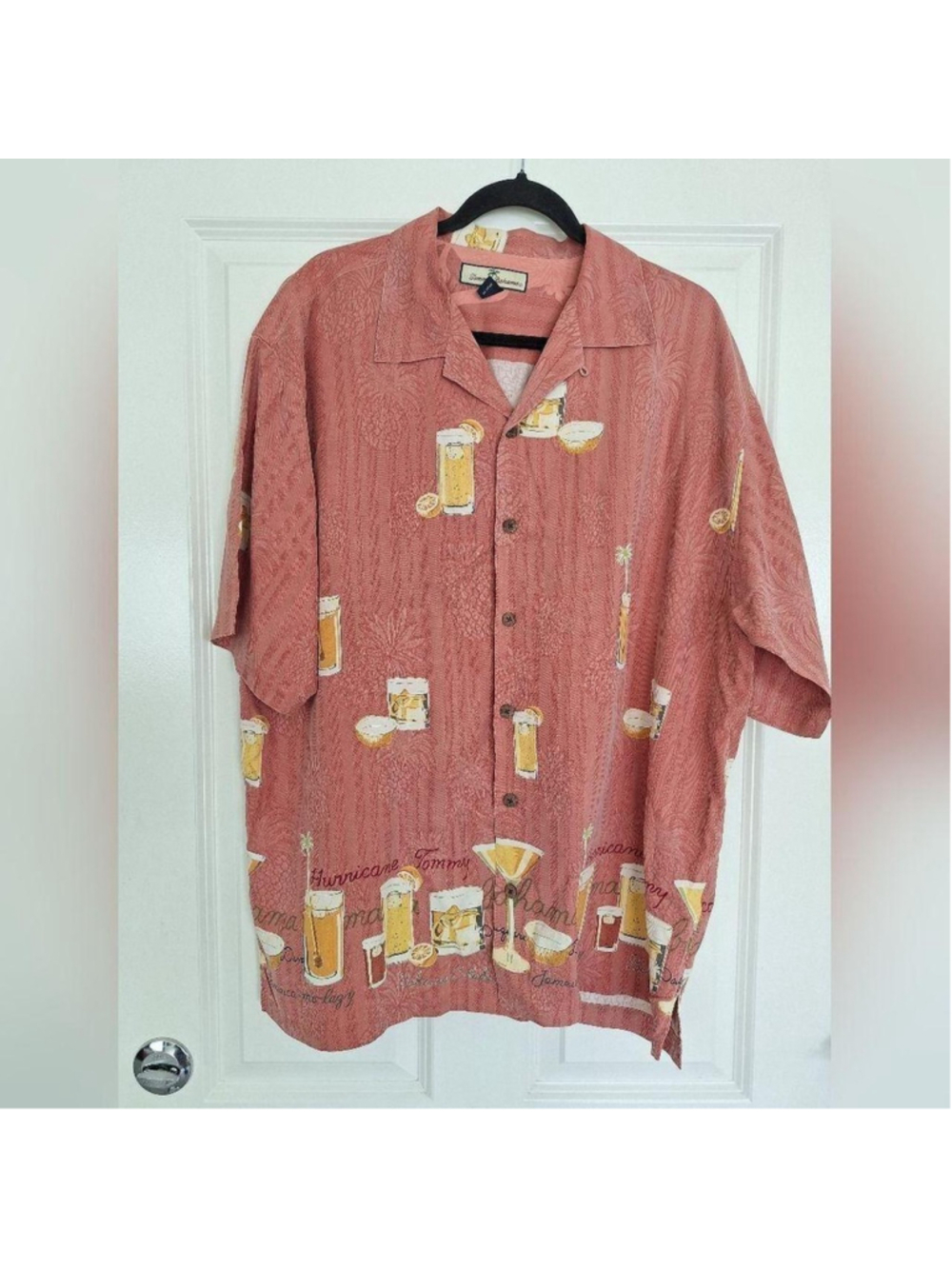 Tommy Bahama Silk Men's Button Down Printed Shirt Size L
excellent condition